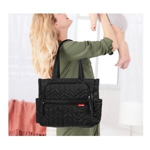 Skip Hop Forma Travel Carry All Diaper Bag Tote with Changing Pad One Size Black